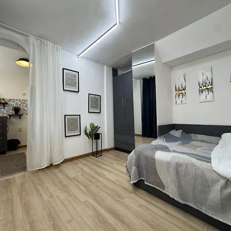 Next To The Sea, Center فارنا