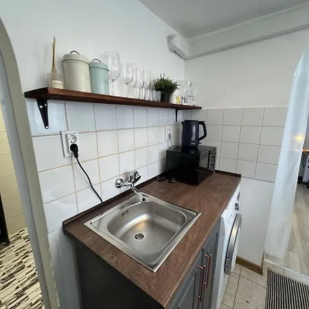 Next To The Sea, Center * فارنا