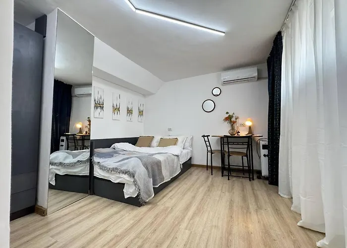 Apartment Next To The Sea, Center *