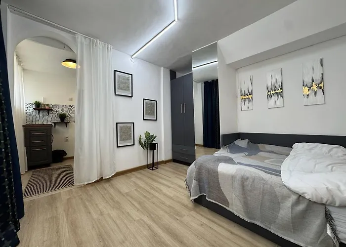 Next To The Sea, Center Varna