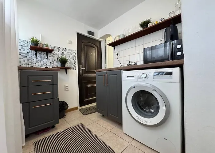 Next To The Sea, Center Apartment