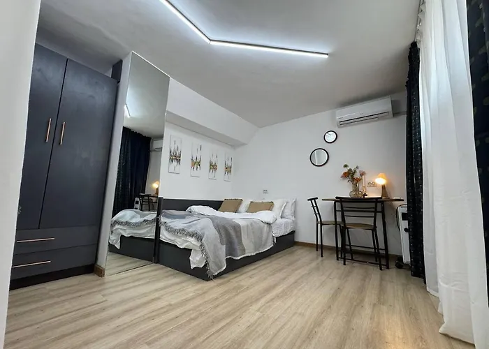 Apartment Next To The Sea, Center